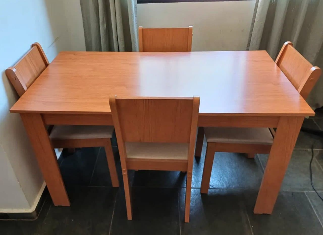 Conjunto Sala de Jantar com Mesa e 4 Cadeiras